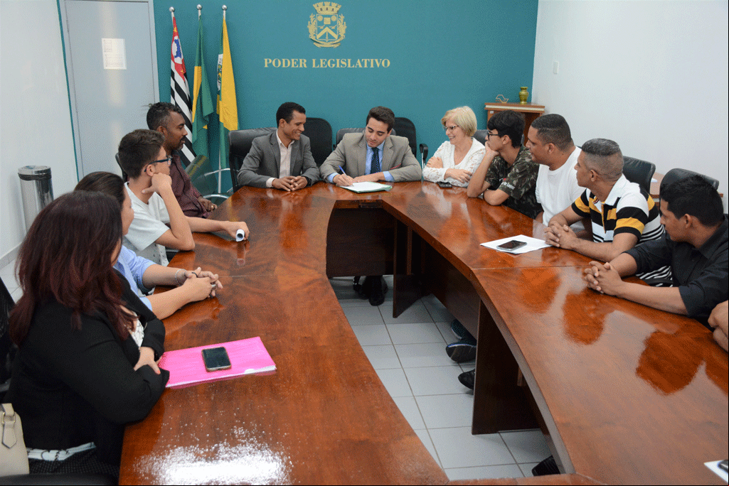 Política - UBSs: Promulgada lei que permite agendar consultas por aplicativo em SB