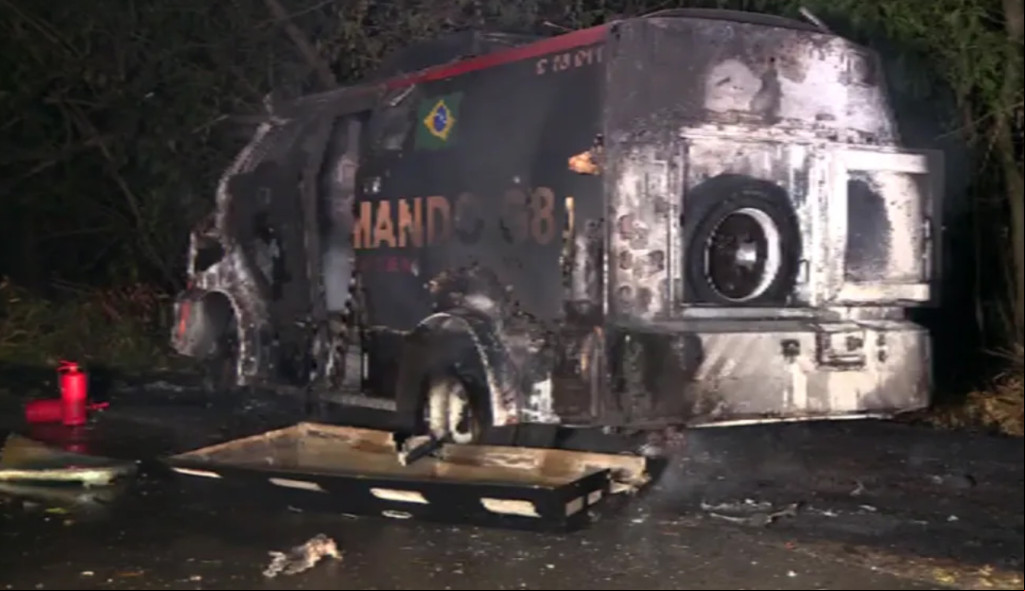 Cidades - Bando leva 2 milhões no assalto a carro-forte