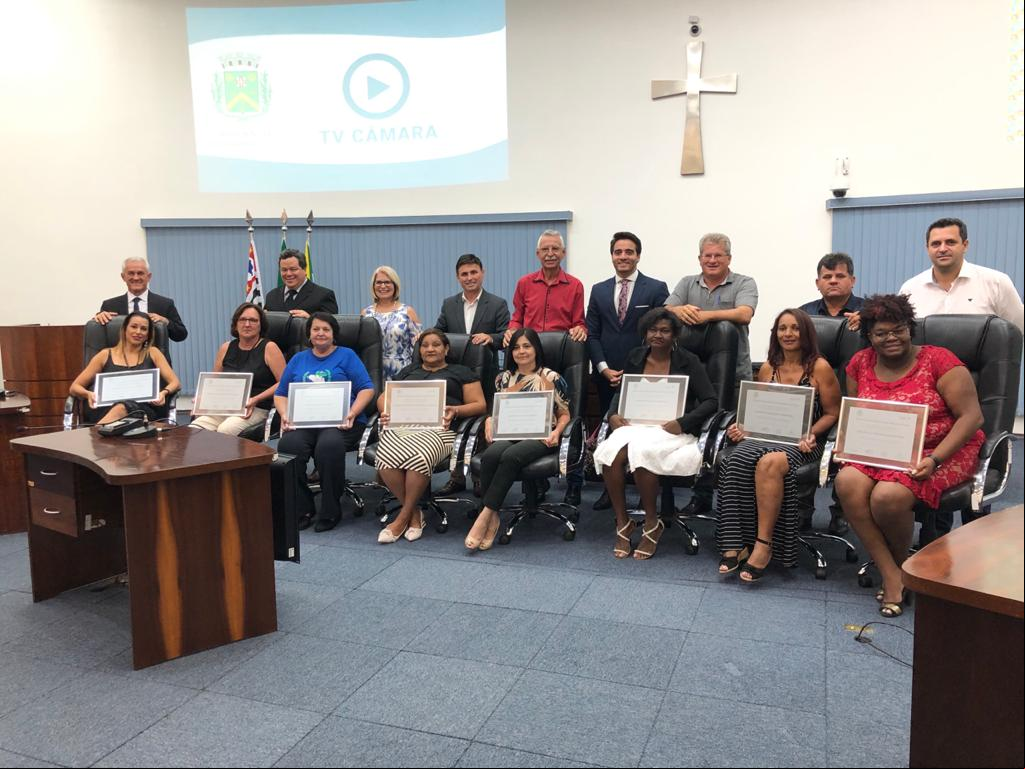 Política - Câmara homenageia mulheres  com prêmio Destaque do Ano