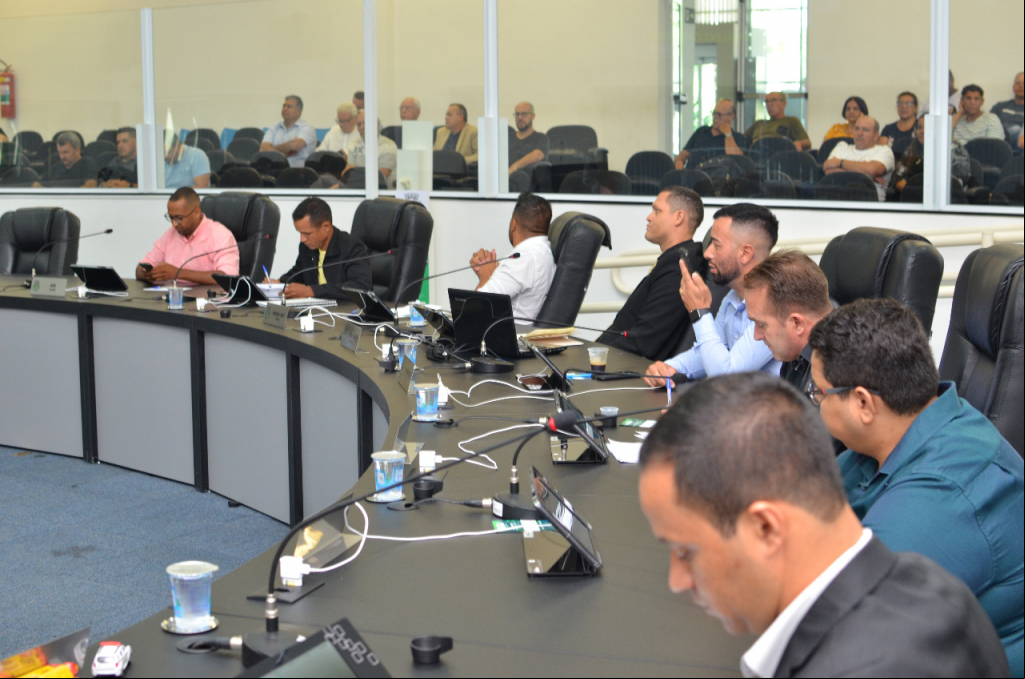 Política - Câmara aprova dois projetos  na 13ª Reunião Ordinária